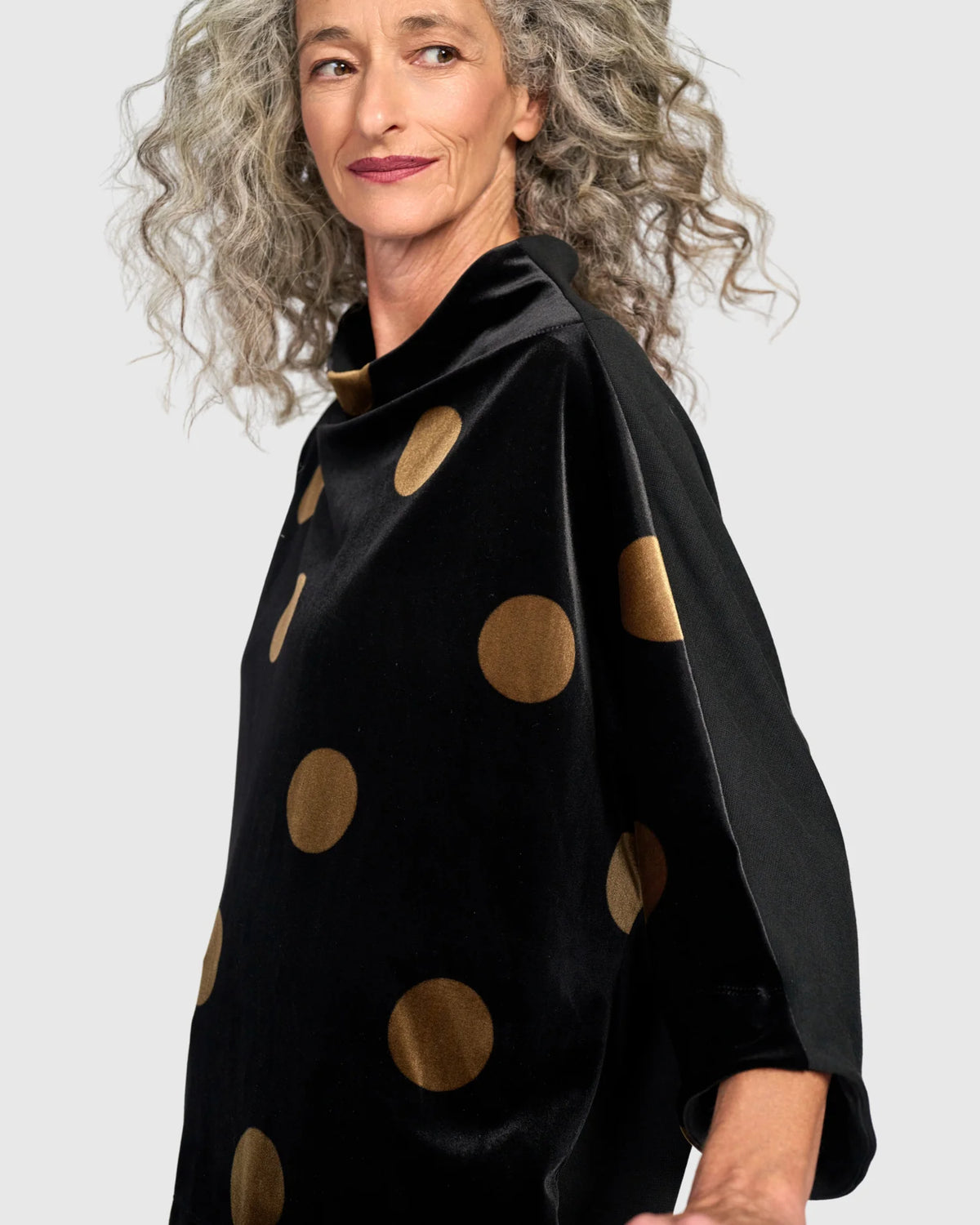 ALEMBIKA Everyday Velvet Funnel Pullover - AT828E - BLACK/GOLD DOT