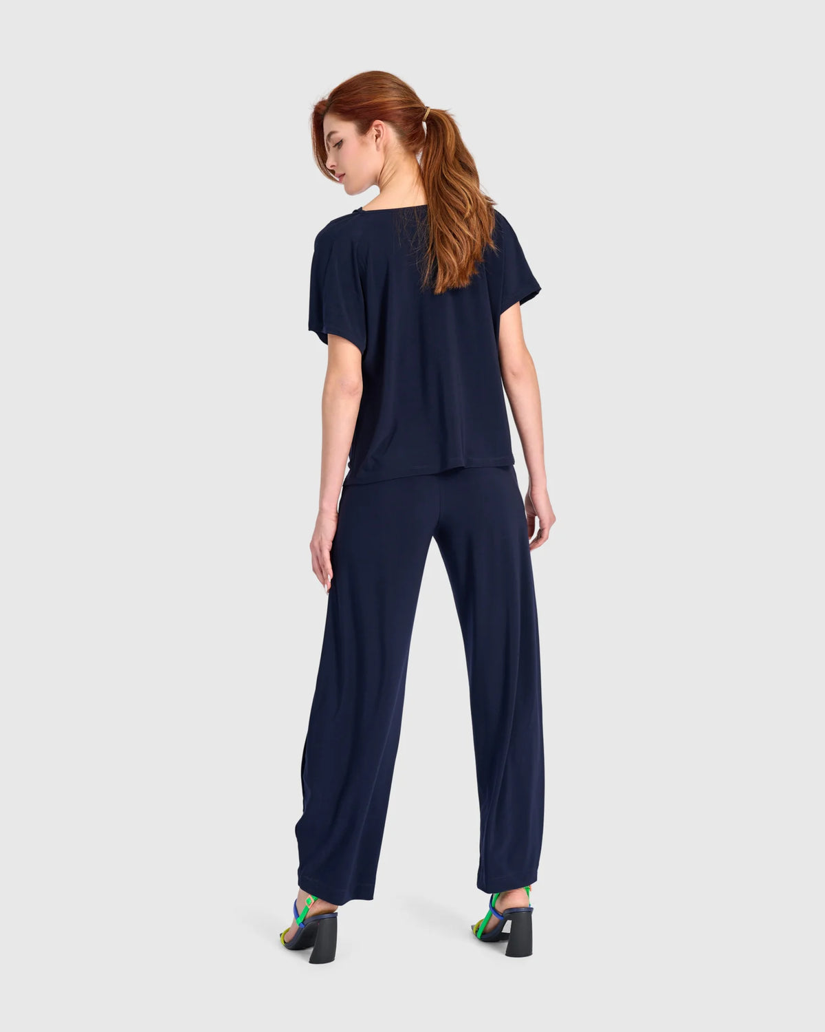 ALEMBIKA Fluid Slinky Cowl Top - ET145N - NAVY