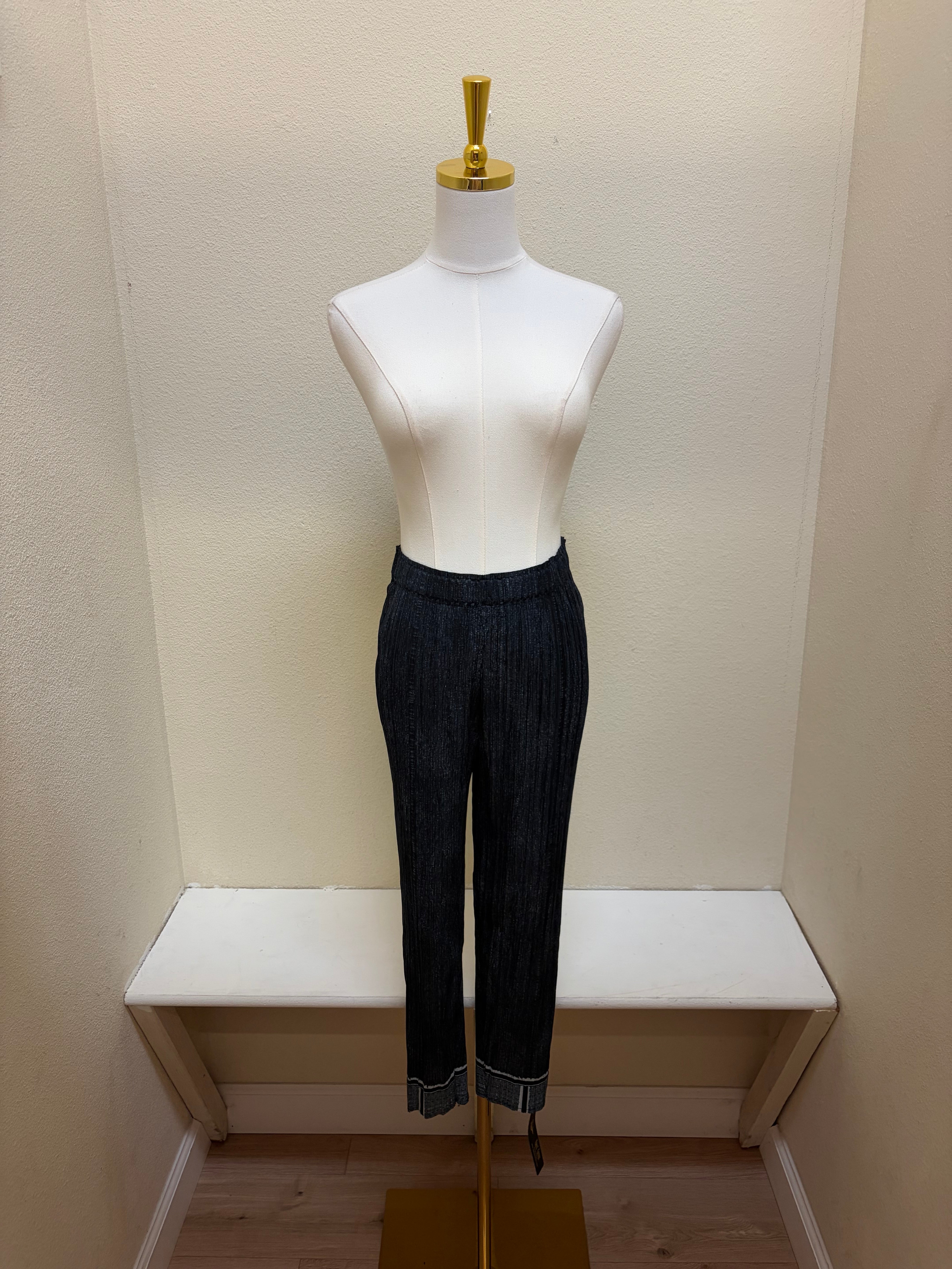 Vanite Couture Textured Cuff Detail Ankle Pants - 8320 - BLACK