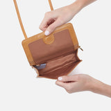 HOBO - Jill Wallet Crossbody - NATURAL IN POLISHED LEATHER