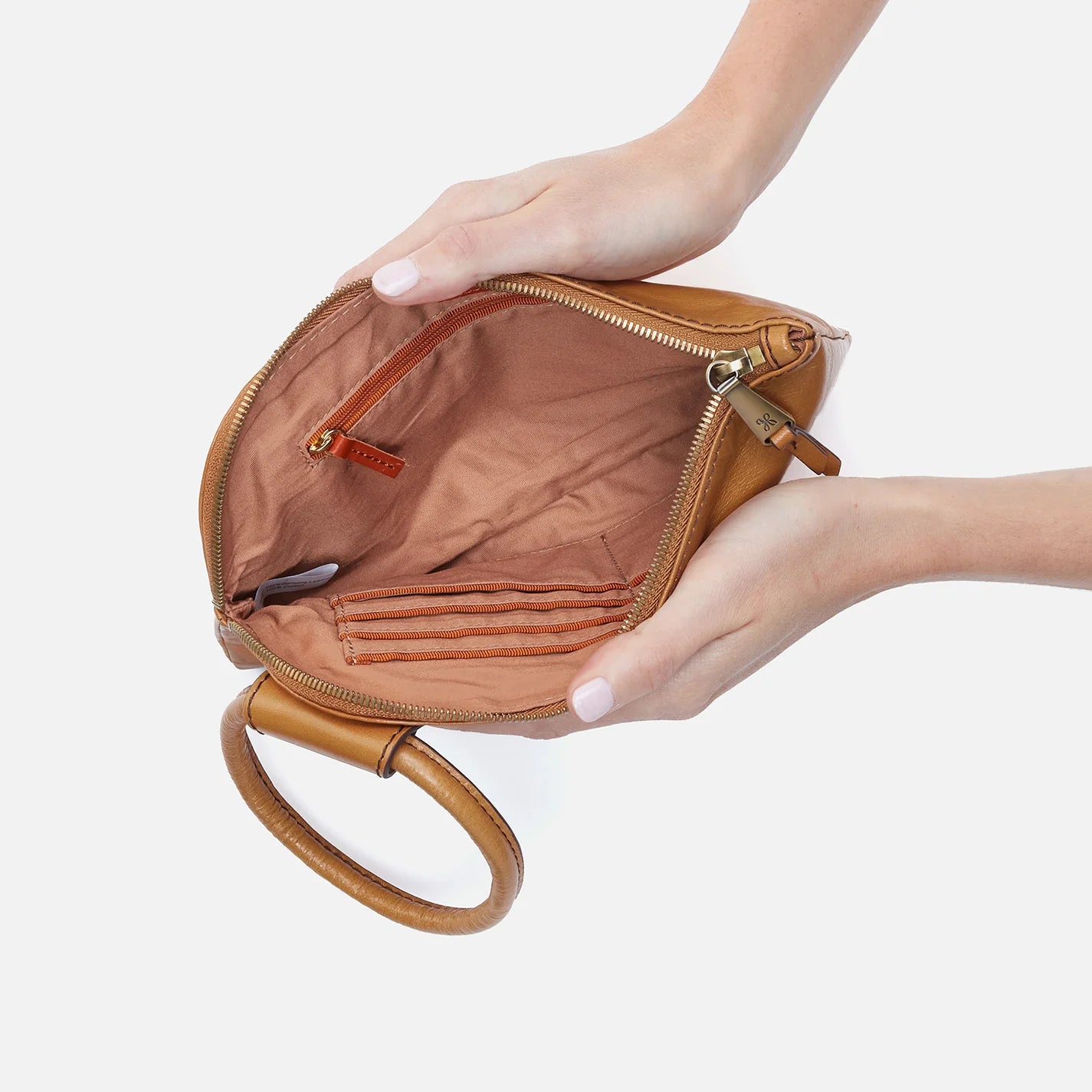 HOBO - Sable Wristlet - NATURAL IN POLISHED LEATHER