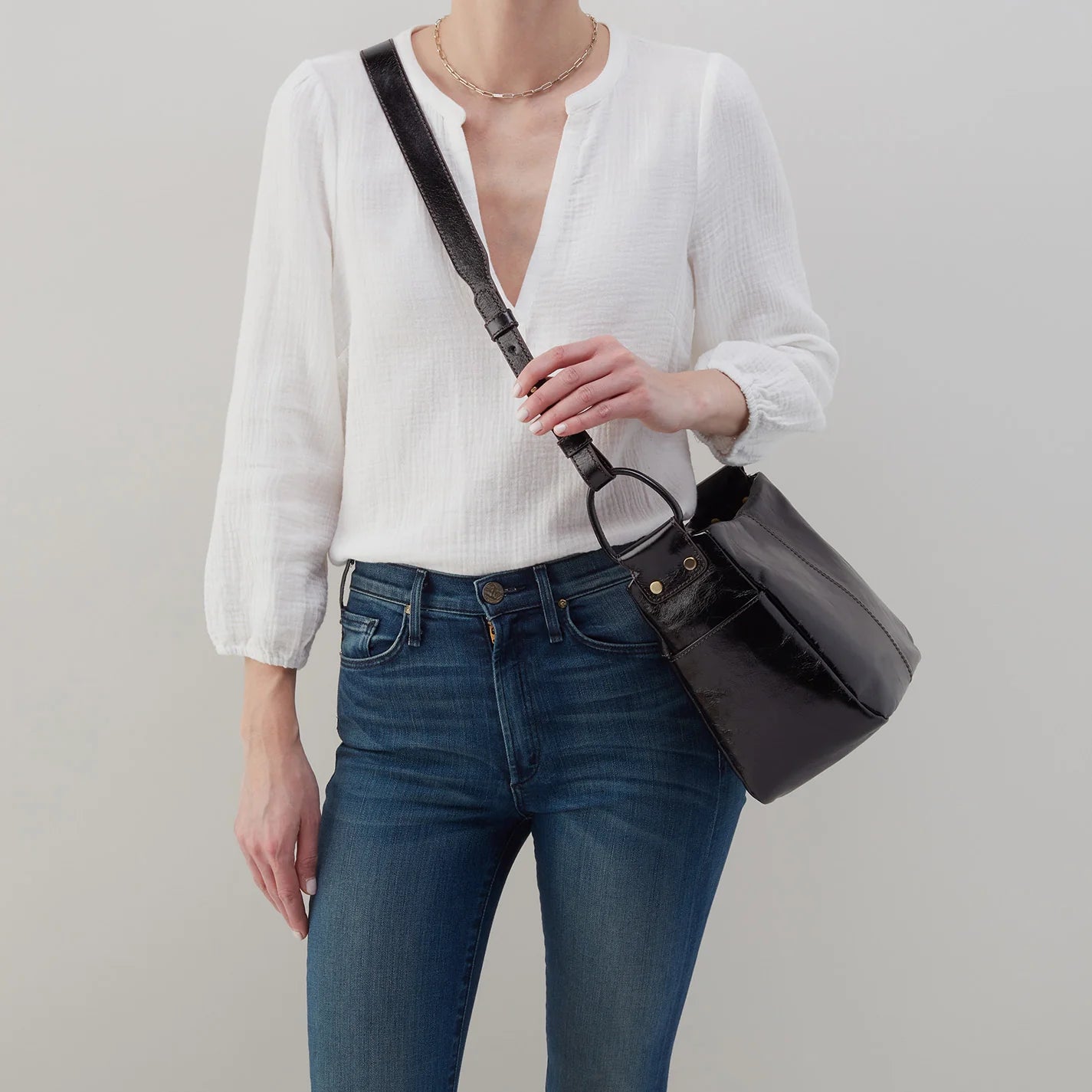 HOBO - Sheila Medium Crossbody -  BLACK IN POLISHED LEATHER