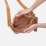 HOBO - Ashe Crossbody - NATURAL IN POLISHED LEATHER