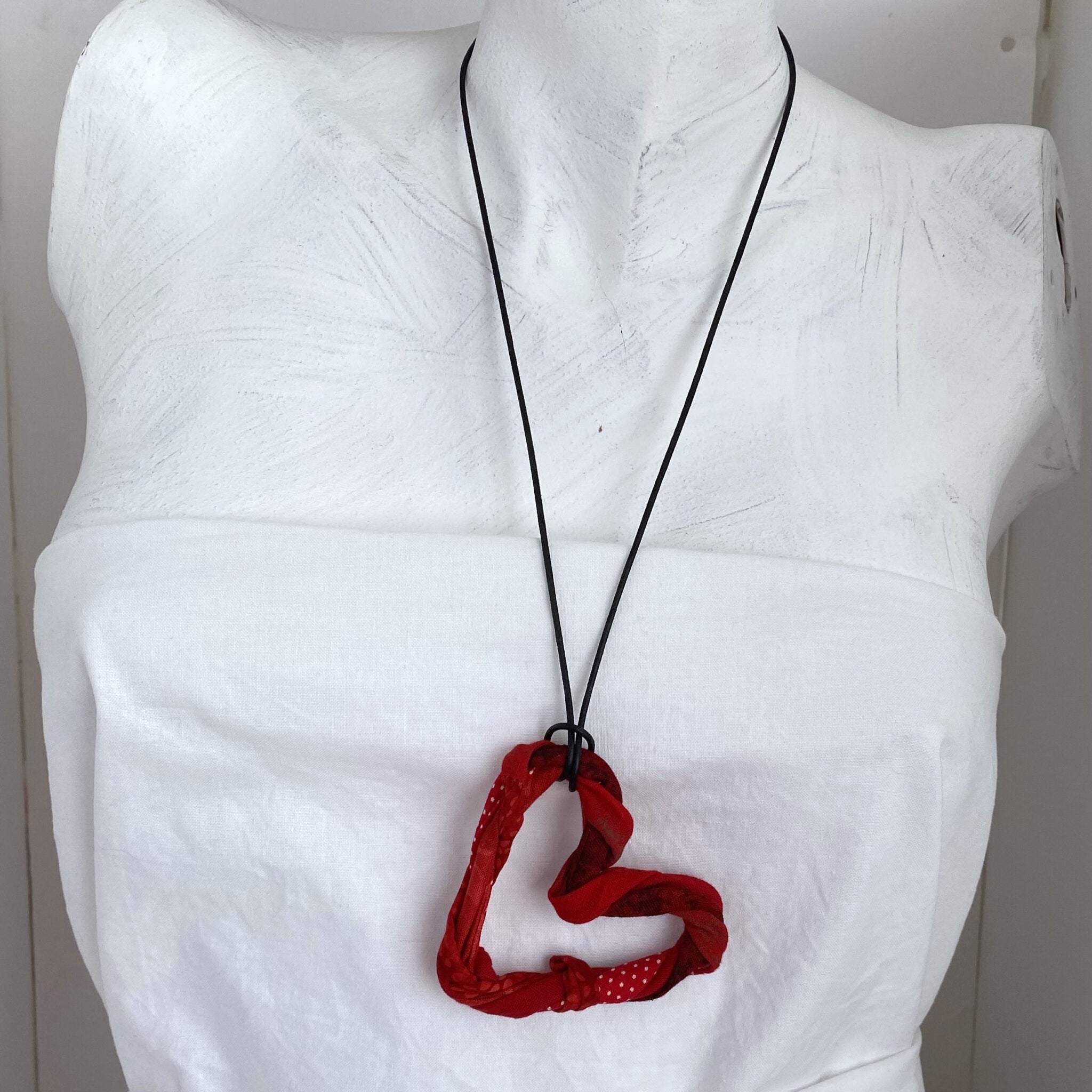 FICKLESTICKS Rustic Heart Necklace - REDS