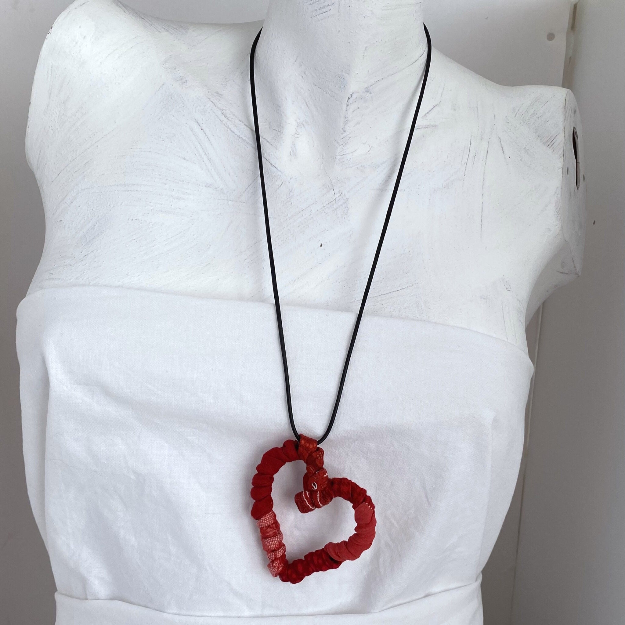 FICKLESTICKS Twisted Heart Necklace - REDS